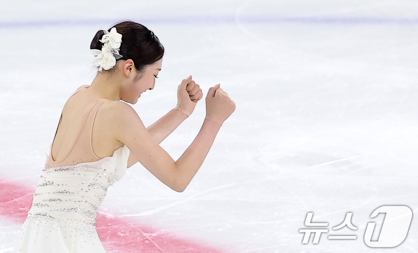 본문 이미지 - 피겨스케이팅 선수 신지아(세화여고)가 4일 서울 양천구 목동 아이스링크에서 열린 제80회 전국남녀 피겨스케이팅 종합선수권대회 여자 시니어 프리 스케이팅에서 연기를 마친 후 환호하고 있다. 2026.1.4/뉴스1 ⓒ News1 김성진 기자