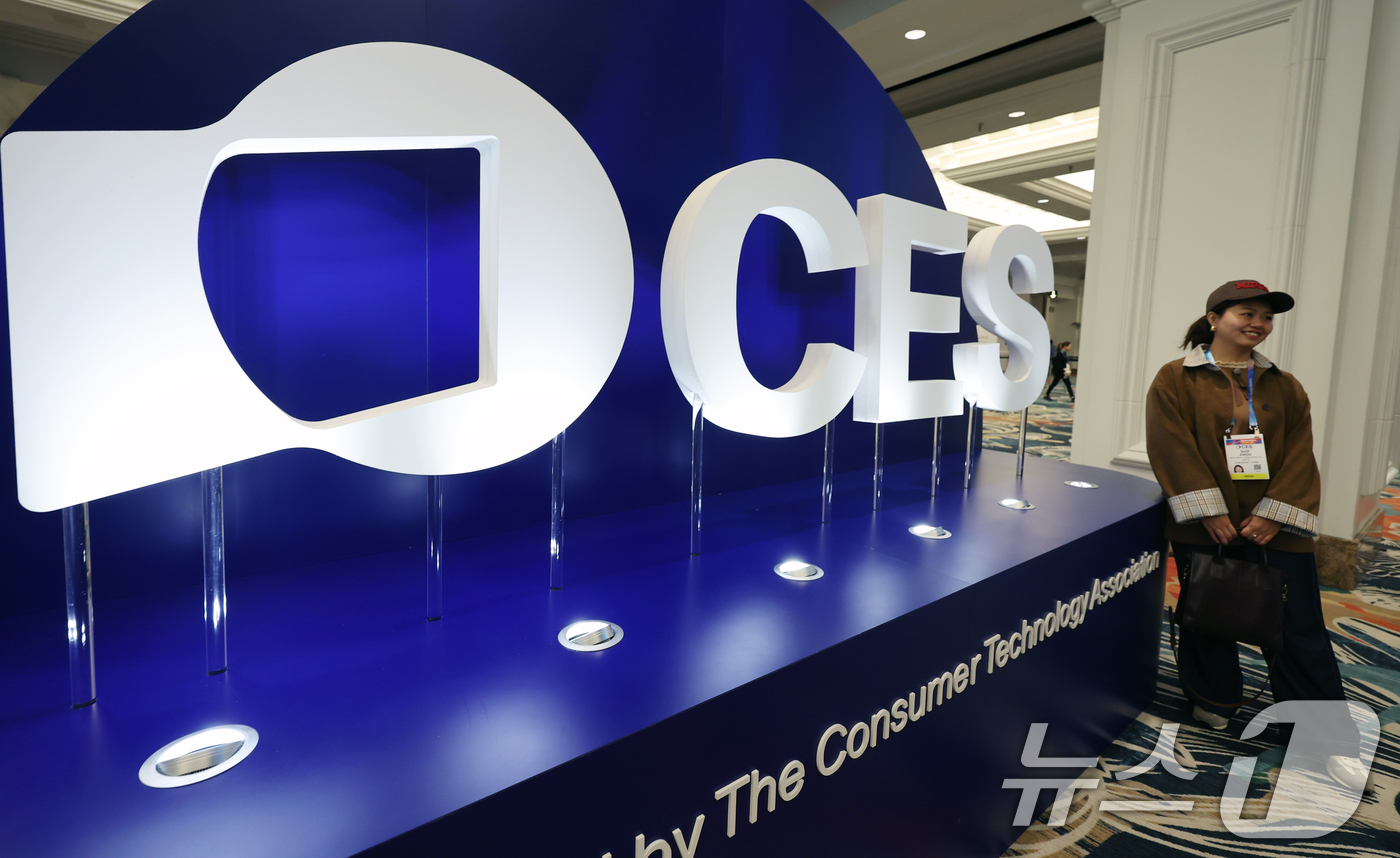 (라스베이거스(미국)=뉴스1) 황기선 기자 = 세계 최대 IT(정보기술)·가전 전시회 'CES 2026' 개막을 이틀 앞둔 4일(현지시간) 미국 네바다주 라스베이거스 호텔에 홈보물 …
