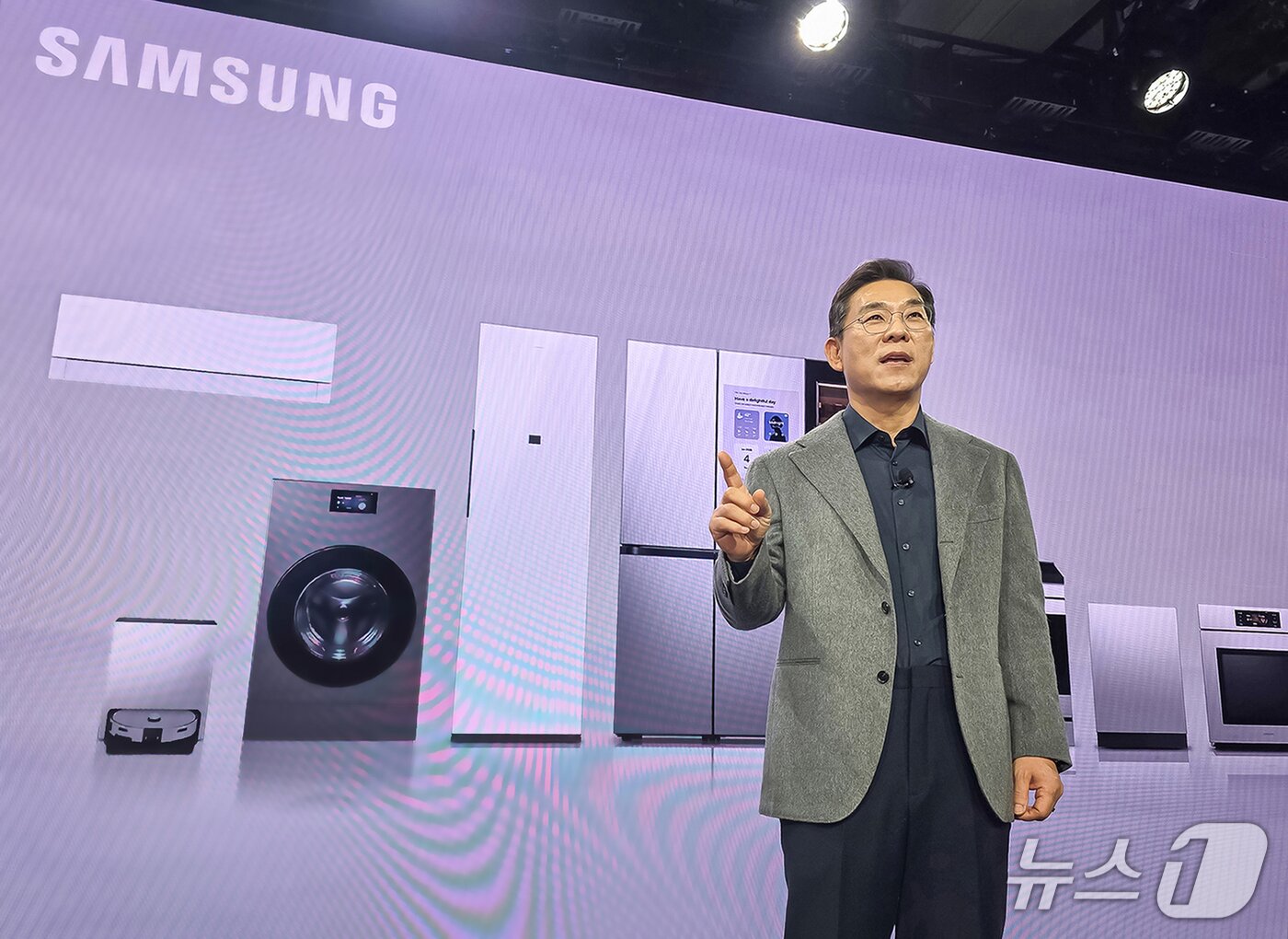 본문 이미지 -  김철기 삼성전자 DA사업부장(부사장)이 CES 2026 '더 퍼스트룩' 프레스 컨퍼런스에서 연설을 하고 있다. (사진제공 = 삼성전자) 