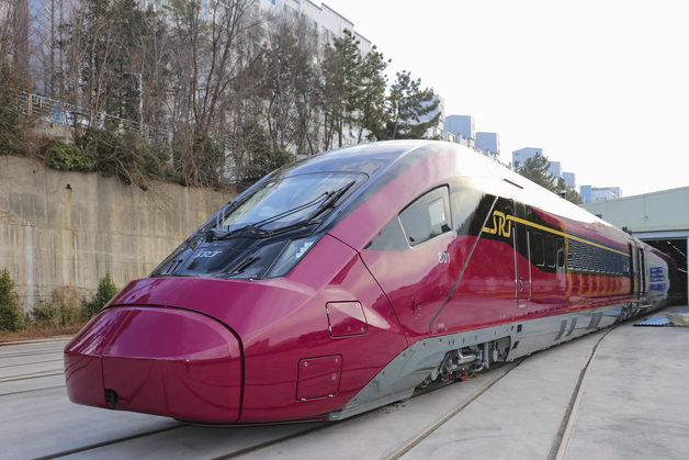 현대로템, 2세대 EMU-320 초도분 조기 출고…시운전 거쳐 12월 인도