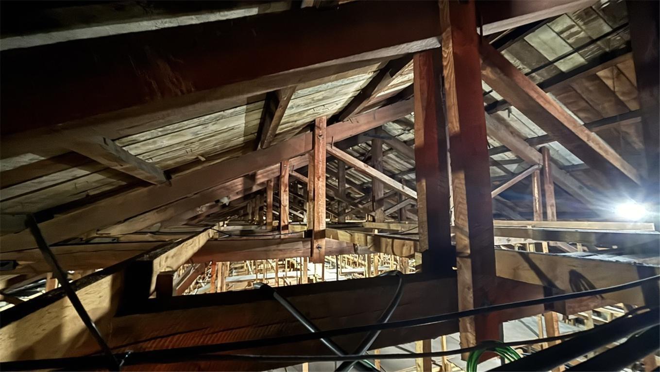 본문 이미지 - 전주 중앙성당의 지붕 트러스 구조(국가유산청 제공)