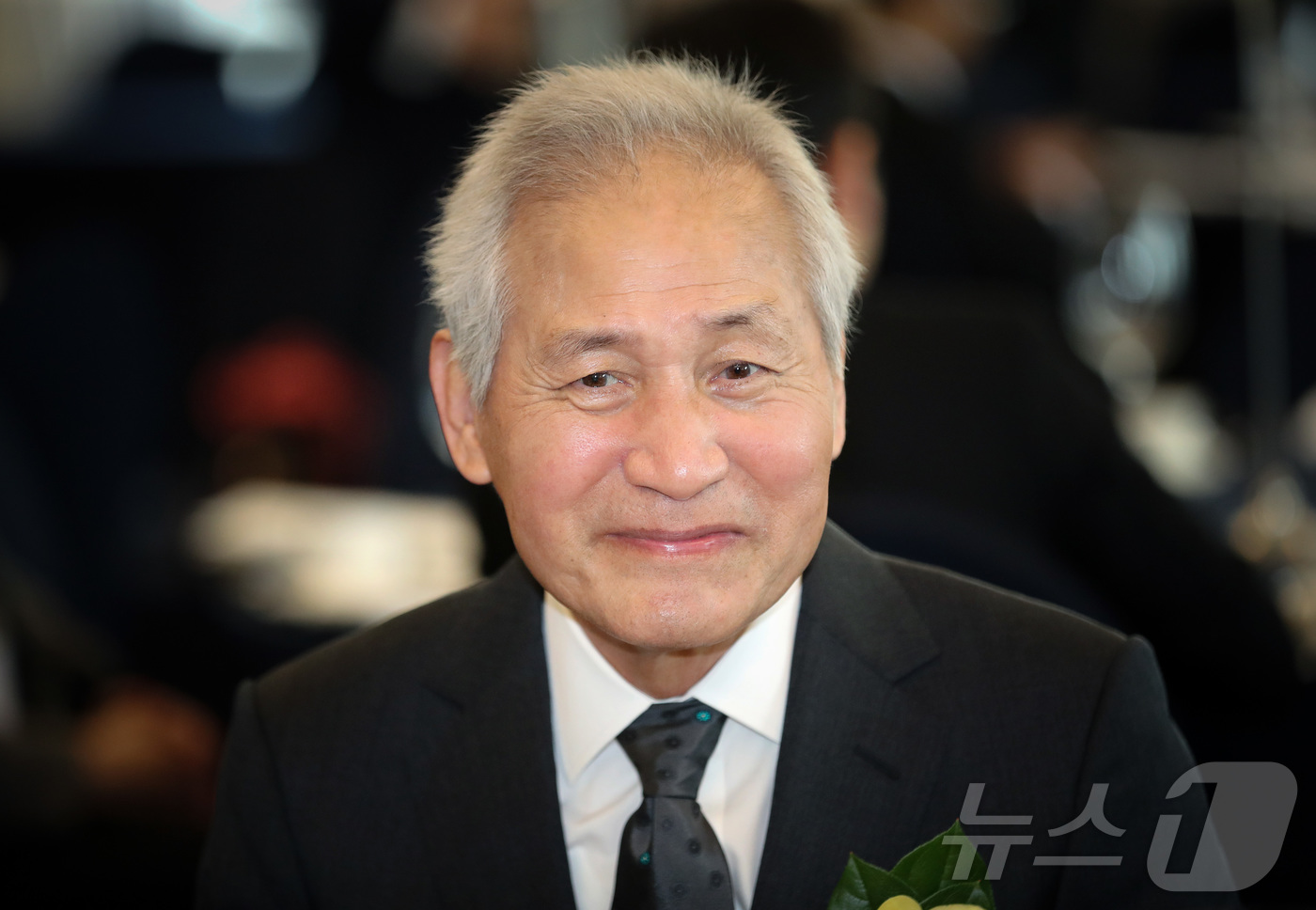 (서울=뉴스1) 포토공용 기자 = 배우 안성기가 5일 서울 용산구 순천향대병원에서 향년 74세를 일기로 별세했다. 사진은 2023년 제4회 4·19 민주평화상 시상식에 참석하는 배 …