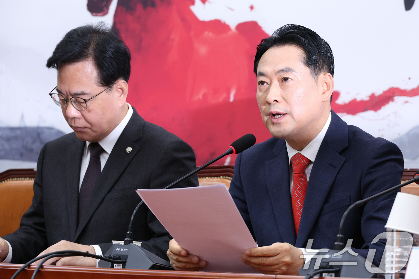 (서울=뉴스1) 신웅수 기자 = 장동혁 국민의힘 대표가 5일 서울 여의도 국회에서 열린 최고위원회의에서 발언하고 있다. 2026.1.5/뉴스1