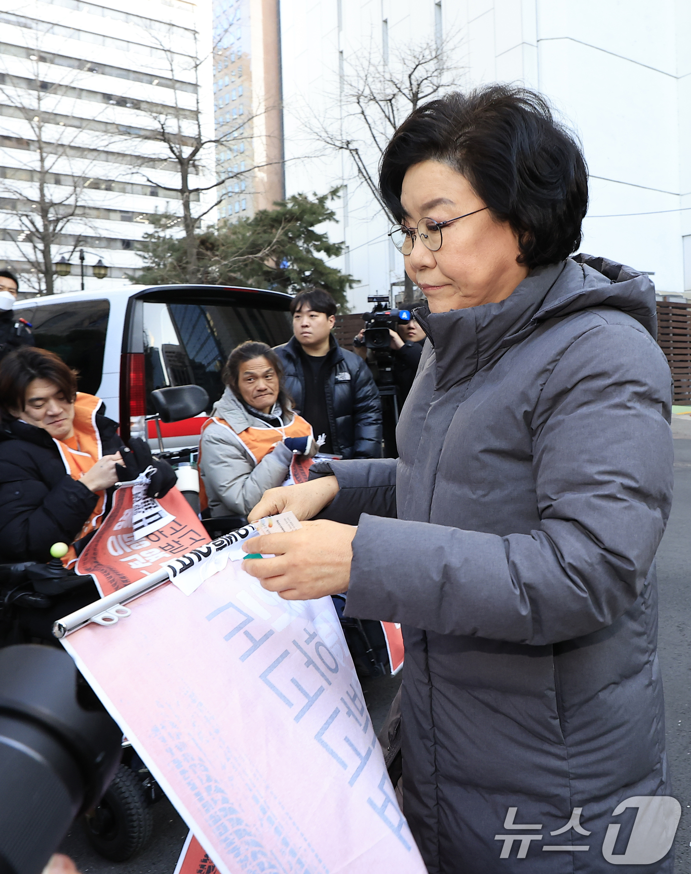 (서울=뉴스1) 박정호 기자 = 갑질·폭언 등 직장 내 괴롭힘 의혹이 제기된 이혜훈 초대 기획예산처 장관 후보자가 5일 오전 서울 중구 예금보험공사에 마련된 인사청문회 준비 사무실 …