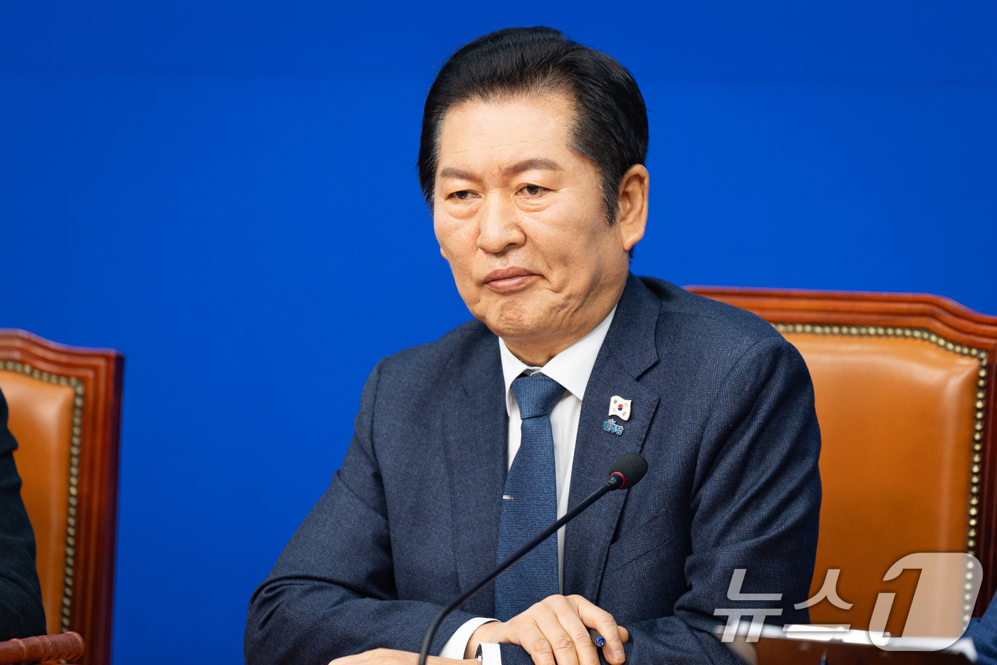 (서울=뉴스1) 유승관 기자 = 정청래 더불어민주당 대표가 5일 서울 여의도 국회에서 열린 최고위원회의에서 생각에 잠겨 있다. 2026.1.5/뉴스1