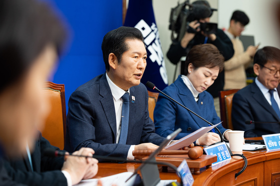 모두 발언하는 정청래 민주당 대표