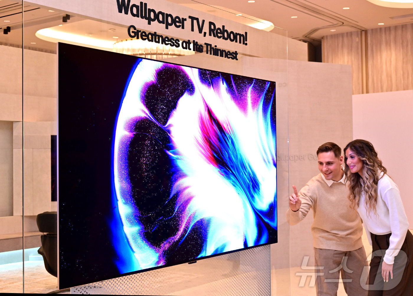 (서울=뉴스1) = LG전자가 CES 2026 개막에 앞선 지난 4일(현지시간) 미국 라스베이거스 퐁텐블로 호텔에서 사전 쇼케이스 \'더 프리뷰\'를 열고 9mm대 무선 월페이퍼 …