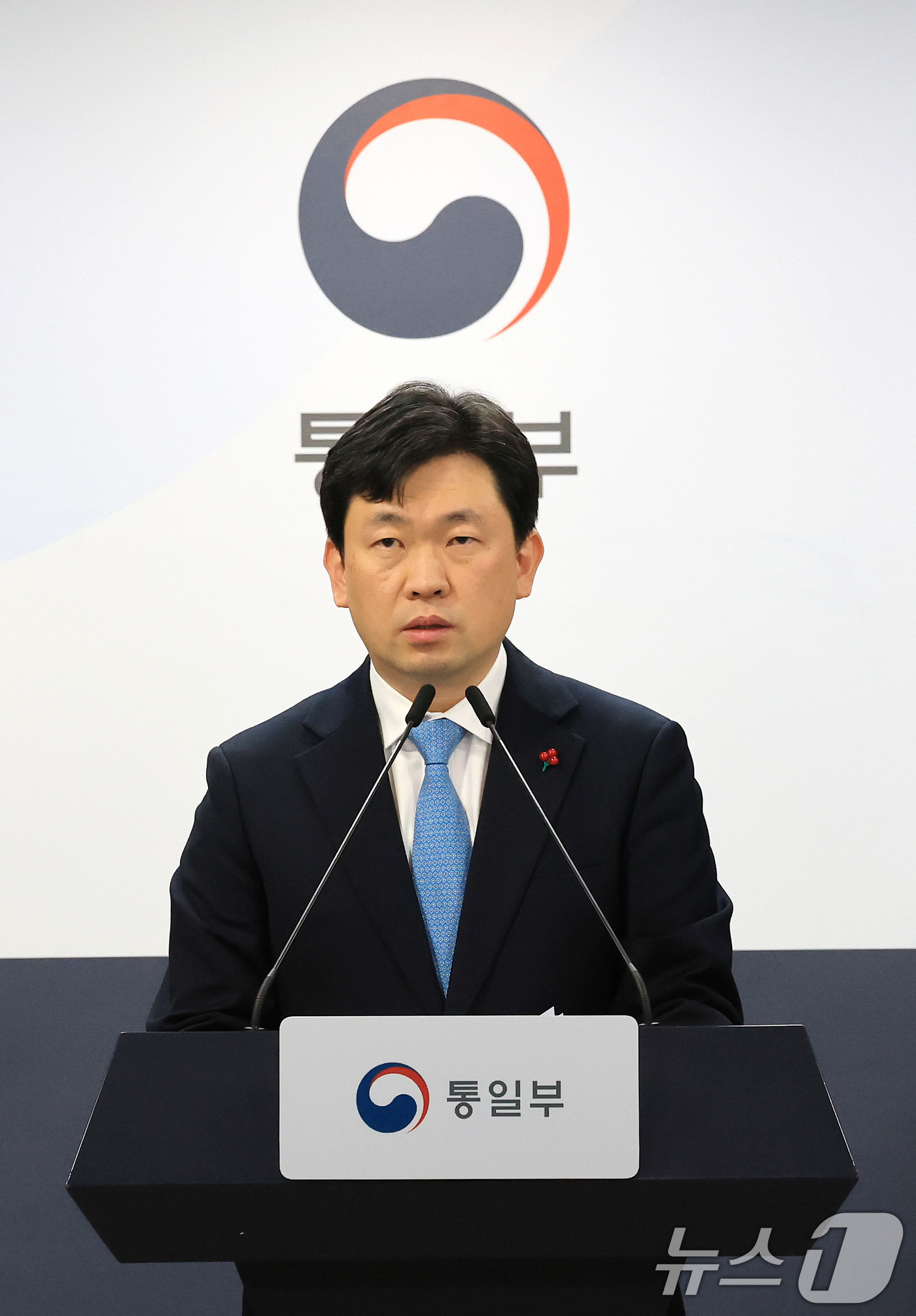 (서울=뉴스1) 임세영 기자 = 윤민호 통일부 대변인이 5일 서울 종로구 정부서울청사에서 정례 브리핑을 하고 있다. 2026.1.5/뉴스1