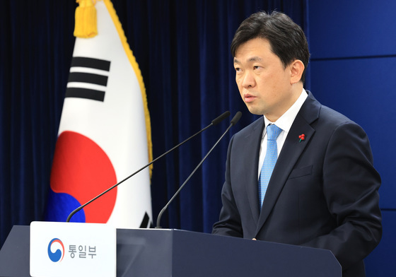 정례브리핑하는 윤민호 통일부 대변인