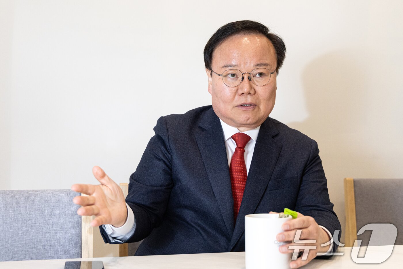 본문 이미지 - 김재원 국민의힘 최고위원이 5일 서울 여의도의 한 카페에서 뉴스1과 인터뷰하고 있다. ⓒ News1 이승배 기자