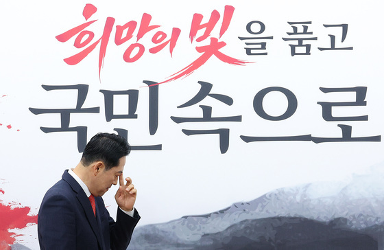 생각 잠긴 장동혁 대표