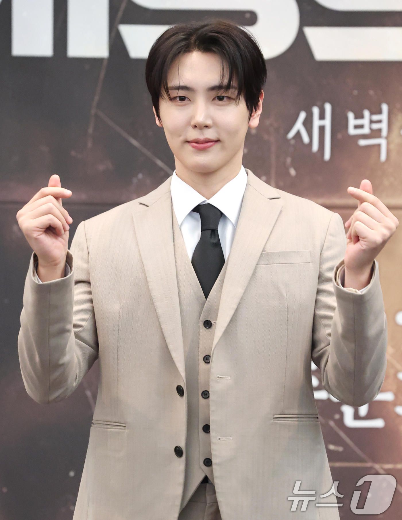 (서울=뉴스1) 권현진 기자 = SF9 재윤이 5일 서울 중구 한국프레스센터에서 열린 뮤지컬 ‘더 미션:K’ 기자간담회에서 포즈를 취하고 있다.‘더 미션:K’는 알렌, 언더우드, …