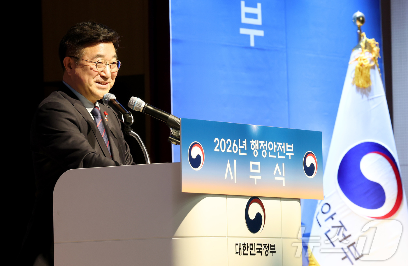 (세종=뉴스1) 김기남 기자 = 윤호중 행정안전부 장관이 5일 세종시 정부청사에서 열린 2026년 행정안전부 시무식에서 인사말을 하고 있다. 2026.1.5/뉴스1