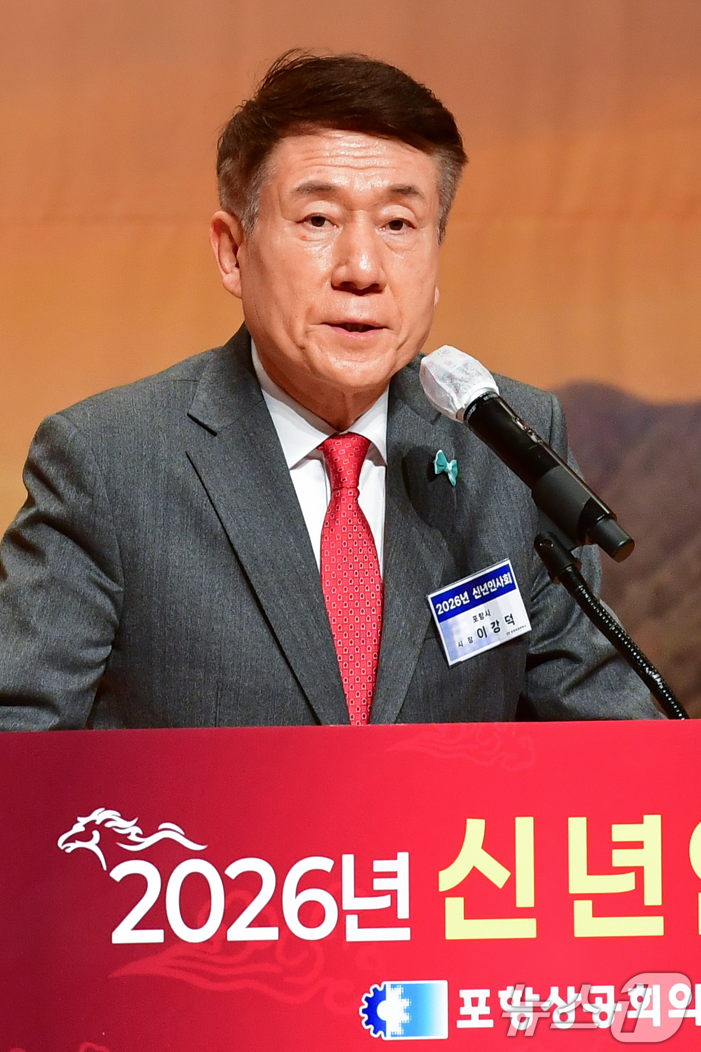 (포항=뉴스1) 최창호 기자 = 이강덕 경북 포항시장이 5일 남구 효자 아트홀에서 열린 2026 병오년 포항상공회의소 신년 인사회에서 인사말을 하고 있다.이날 이 시장은 "내년 6 …