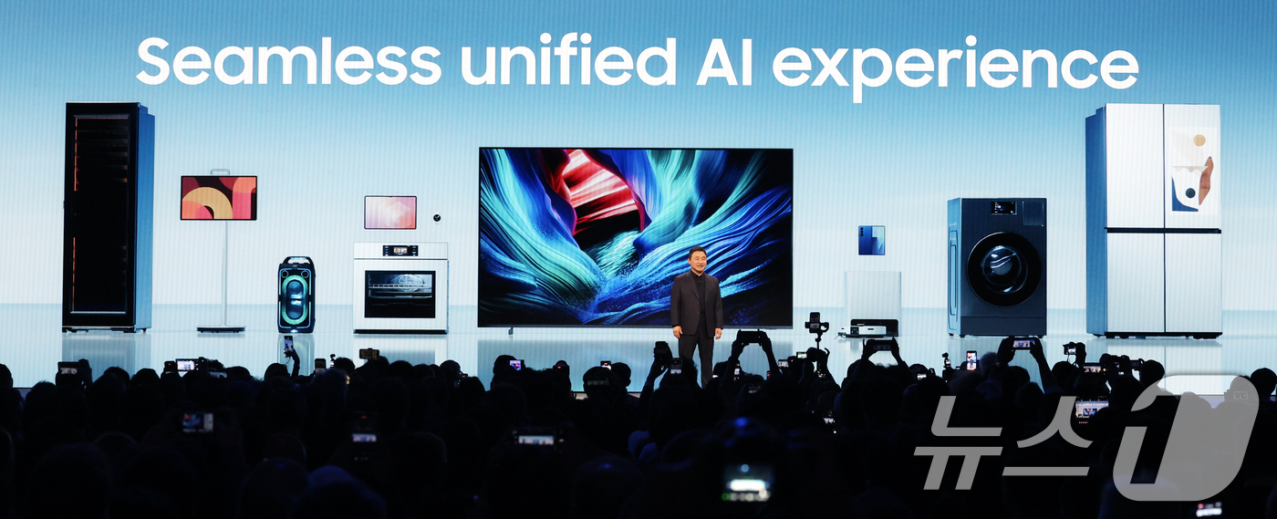 (라스베이거스(미국)=뉴스1) 황기선 기자 = 노태문 삼성전자 대표이사 사장이 4일(현지시간) 미국 라스베이거스 윈 호텔에서 열린 CES 2026 '더 퍼스트룩' 프레스 컨퍼런스에 …