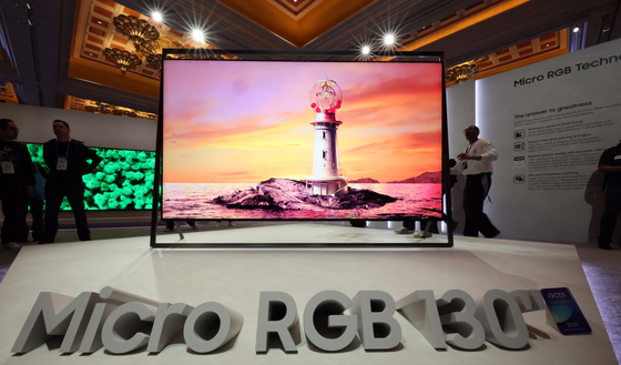 프리미엄 TV 전쟁 크기냐 두께냐…삼성 130형 TV vs LG 9㎜ TV 격돌