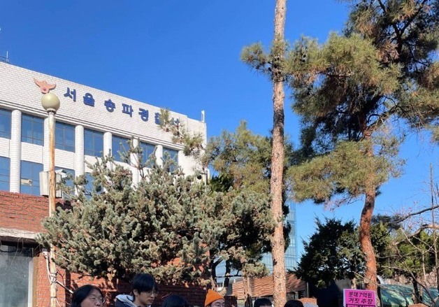 "송파서의 롯데월드 불송치는 편파수사" 해양환경단체 반발