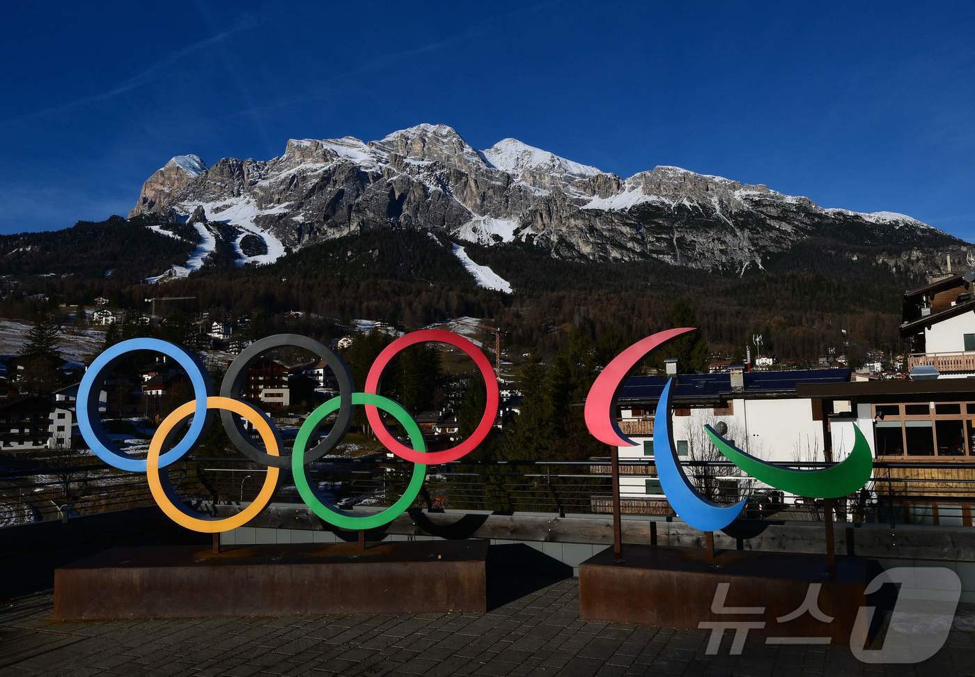 본문 이미지 - 2026 밀라노·코르티나담페초 동계 올림픽 여자 알파인 스키 경기가 열리는 올림피아 델레 토판 슬로프. ⓒ AFP=뉴스1