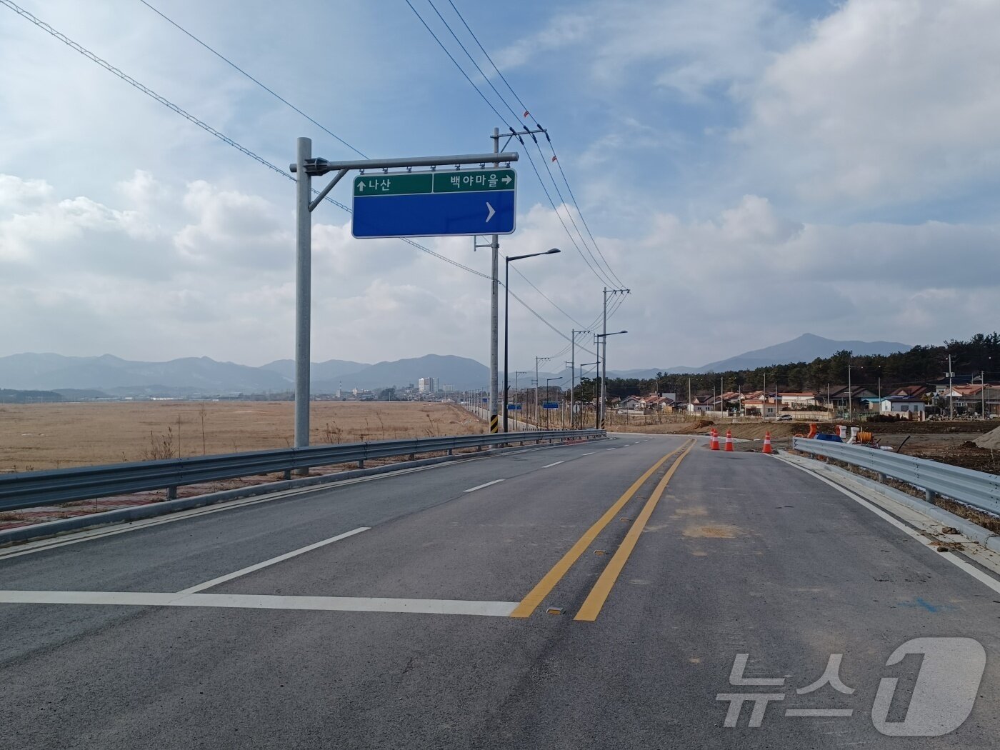 본문 이미지 - 전남 함평 빛그린국가산단 내 금호타이어 함평공장 부지 주변도로가 말끔하게 정비돼 있다. 2026.1.5/뉴스1