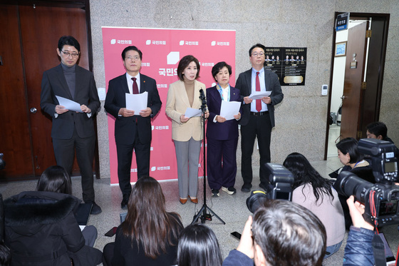 국힘, 與법사위 취소에 "대통령 방중 가릴까 추미애 꼬리 내려"