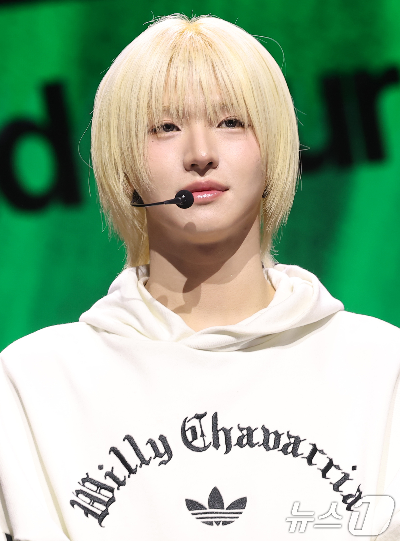 (서울=뉴스1) 권현진 기자 = 아이덴티티(idntt)의 이청명이 5일 서울 용산구 한남동 블루스퀘어에서 가진 쇼케이스에서 포즈를 취하고 있다. 2026.1.5/뉴스1