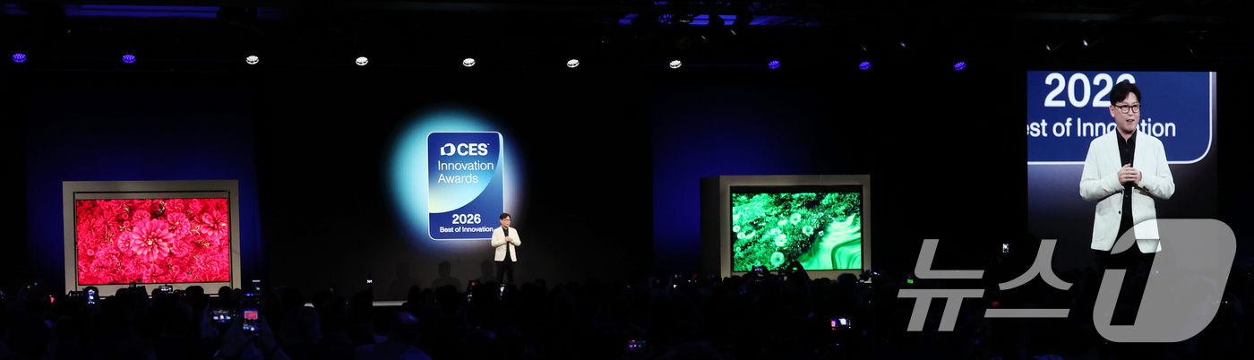 (라스베이거스(미국)=뉴스1) 황기선 기자 = 용석우 삼성전자 영상디스플레이사업부장 사장이 4일(현지시간) 미국 라스베이거스 윈호텔에서 열린 CES 2026 '더 퍼스트룩' 프레스 …