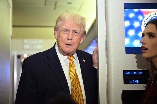 美, 마두로측근 남겨두되 고강도 압박…임시대통령 "협력" 전환