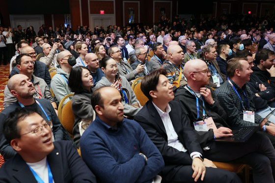 [CES 2026]삼성전자 프레스 컨퍼런스 지켜보는 관람객들