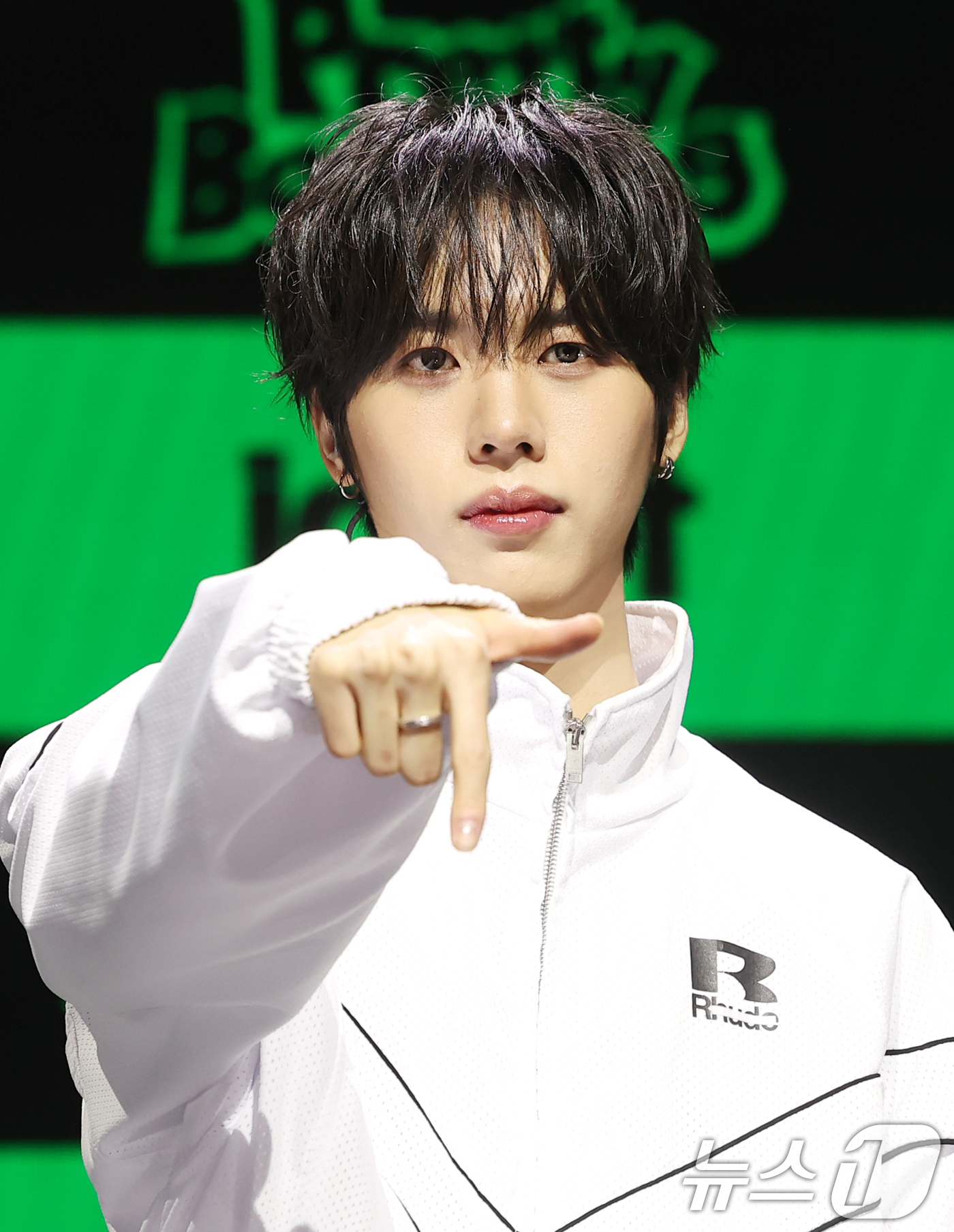 (서울=뉴스1) 권현진 기자 = 아이덴티티(idntt)의 두 번째 유닛인 예스위아(yesweare) 최태인이 5일 서울 용산구 한남동 블루스퀘어에서 가진 쇼케이스에서 포즈를 취하고 …