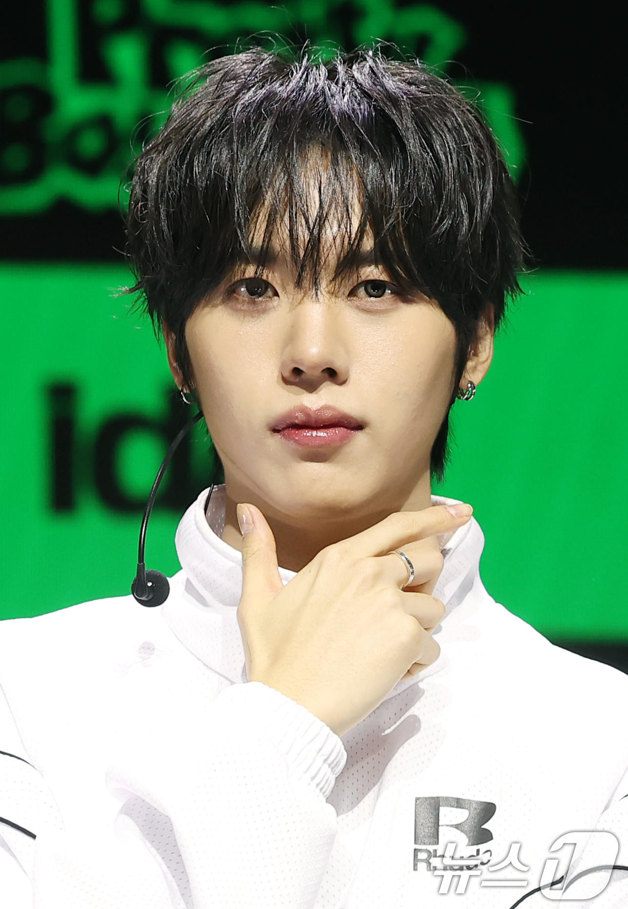 (서울=뉴스1) 권현진 기자 = 아이덴티티(idntt)의 두 번째 유닛인 예스위아(yesweare) 최태인이 5일 서울 용산구 한남동 블루스퀘어에서 가진 쇼케이스에서 포즈를 취하고 …