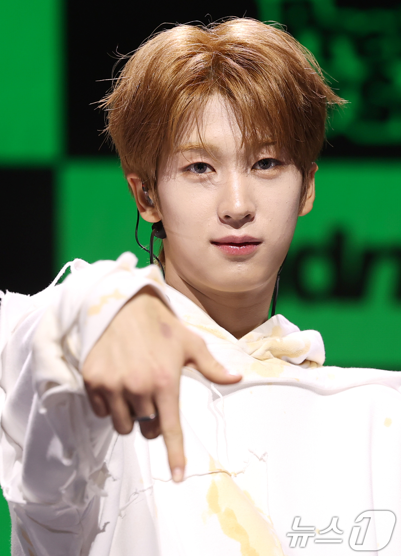 (서울=뉴스1) 권현진 기자 = 아이덴티티(idntt)의 유닛 예스위아(yesweare) 이규혁이 5일 서울 용산구 한남동 블루스퀘어에서 가진 쇼케이스에서 포즈를 취하고 있다. 2 …