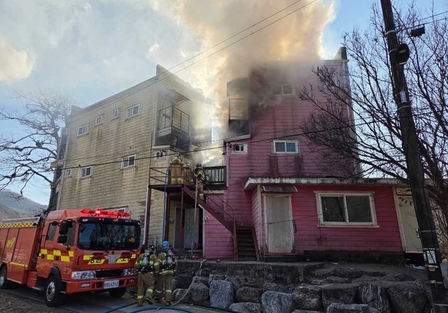 횡성 공근면 펜션 화재 53분 만에 진화…인명피해 없어