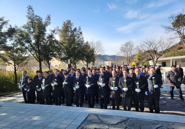 새해부터 불붙은 경남 여야, 신년 인사회서 "지방선거 승리" 결의
