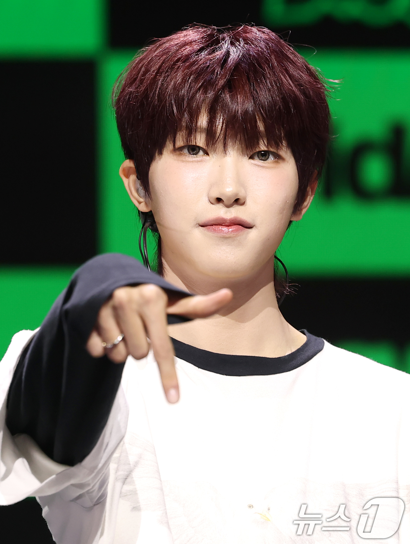 (서울=뉴스1) 권현진 기자 = 아이덴티티(idntt)의 유닛 예스위아(yesweare) 최경빈이 5일 서울 용산구 한남동 블루스퀘어에서 가진 쇼케이스에서 포즈를 취하고 있다. 2 …