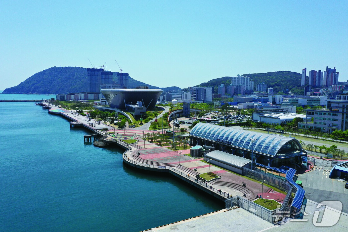 본문 이미지 - 부산항 영도 크루즈터미널. 기존 이름은 국제크루즈터미널이다. (BPA 제공. 재판매 및 DB금지)