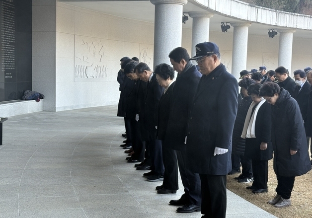 대전보훈청, 보훈단체들과 대전보훈공원 신년참배