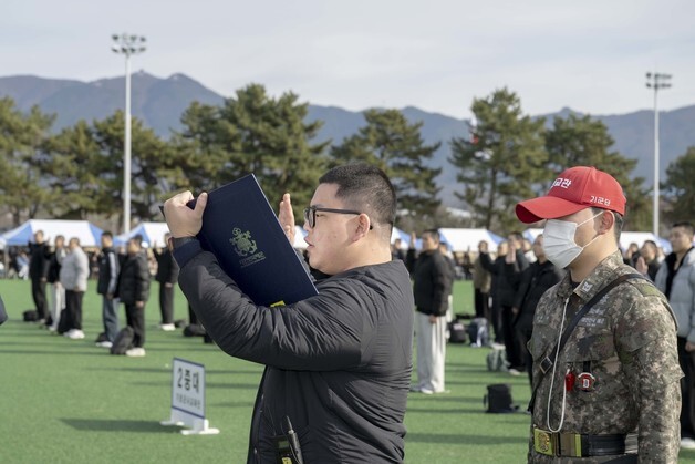 선서하는 해군병