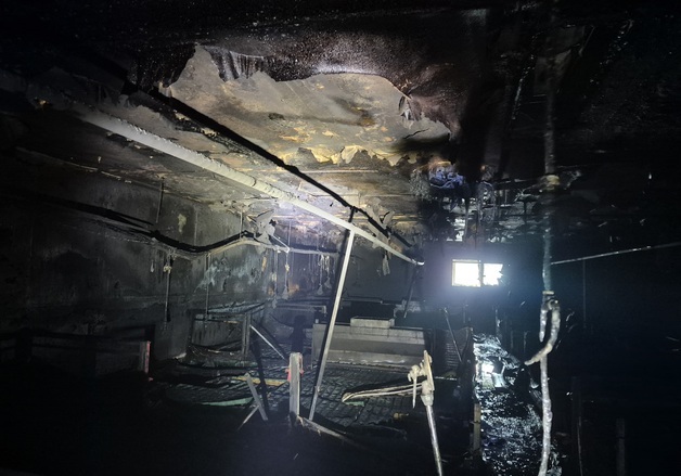 홍성 돈사서 불…새끼돼지 100마리 폐사·1억여원 피해