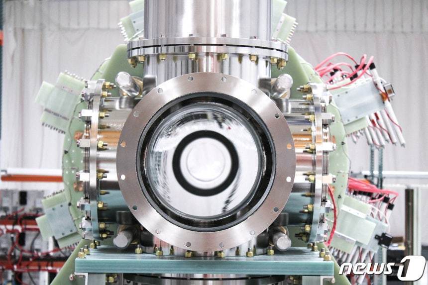 본문 이미지 - 너지업체 헬리온의 핵융합 발전기 '폴라리스' 프로토타입(시제품) ⓒ 로이터=뉴스1