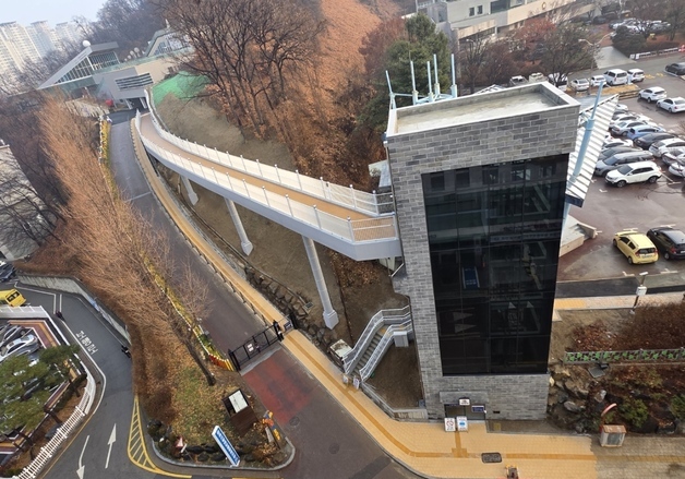 군포시, 그림책꿈마루에 외부 승강기·연결다리 설치…이용객 편의 향상