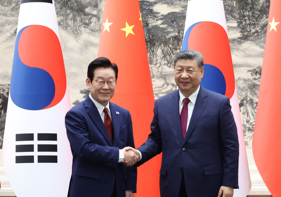 '붉은 넥타이' 李대통령-시진핑 90분 정상회담…"한중 관계 전면 복원"