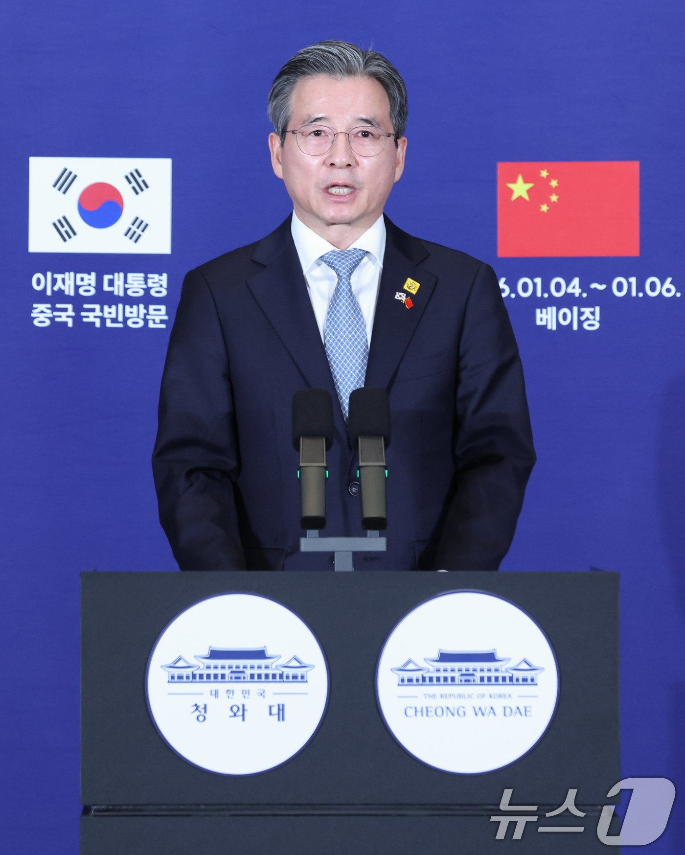 (서울=뉴스1) 허경 기자 = 김용범 정책실장이 5일 중국 베이징의 한 호텔에 마련된 프레스센터에서 한중 정상회담 일정 등 관련 브리핑을 하고 있다. 2026.1.5/뉴스1