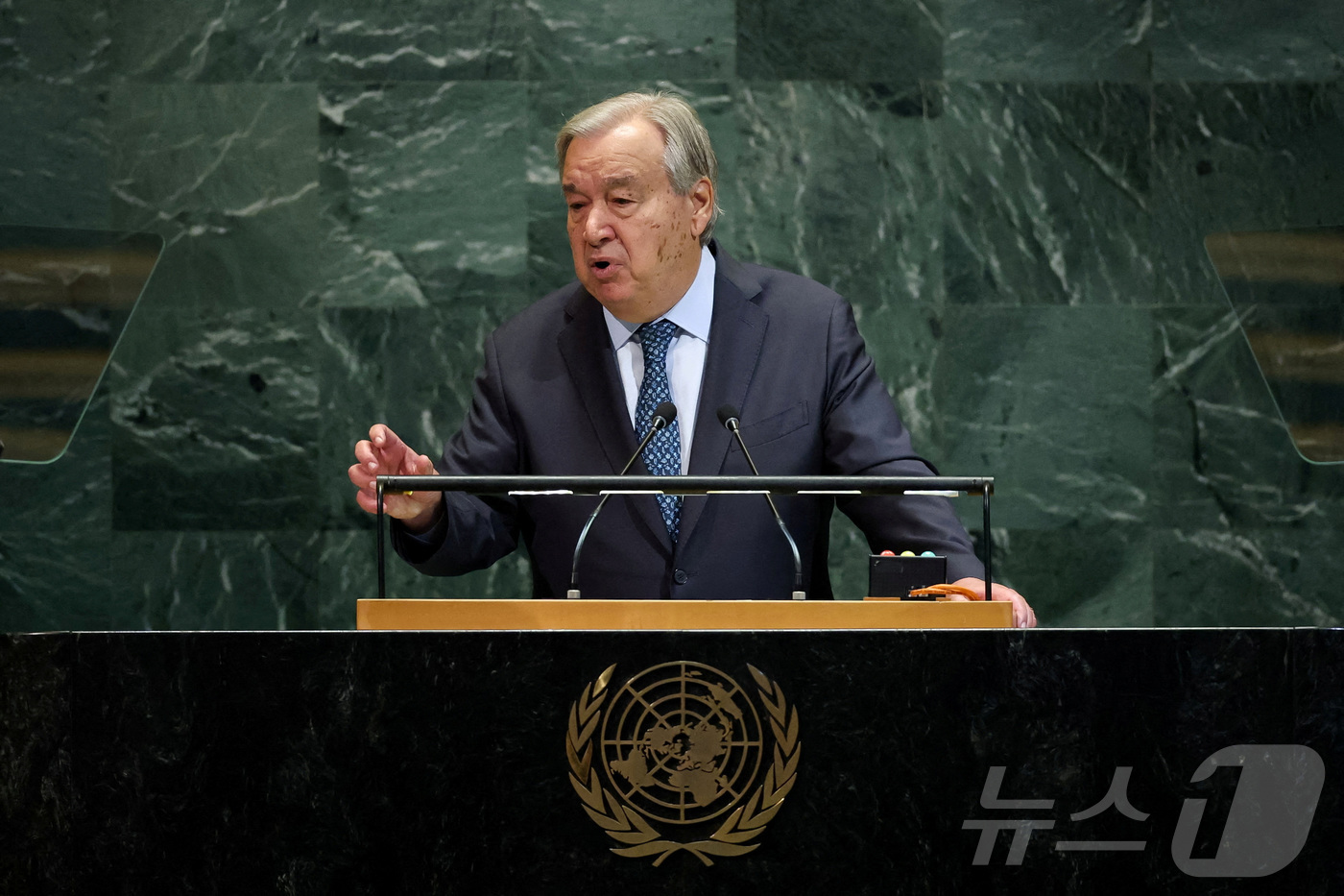 (뉴욕 로이터=뉴스1) 이창규 기자 = 안토니우 구테흐스 유엔 사무총장이 지난해 9월 23일 유엔 본부에서 열린 제80차 유엔 총회에서 연설하고 있다. 2025.9.23./뉴스1ⓒ …