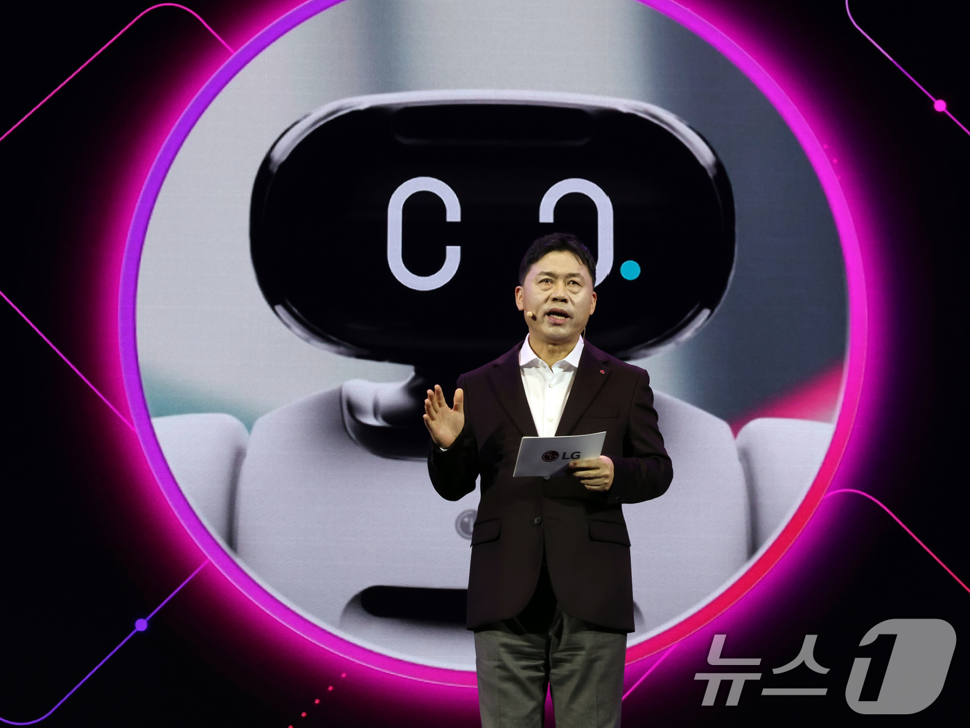 (라스베이거스(미국)=뉴스1) 황기선 기자 = 류재철 LG전자 대표(사장)이 5일(현지시간)  미국 네바다주 라스베이거스 만달레이베이 호텔에서 열린 CES 2026 'LG전자 미디 …