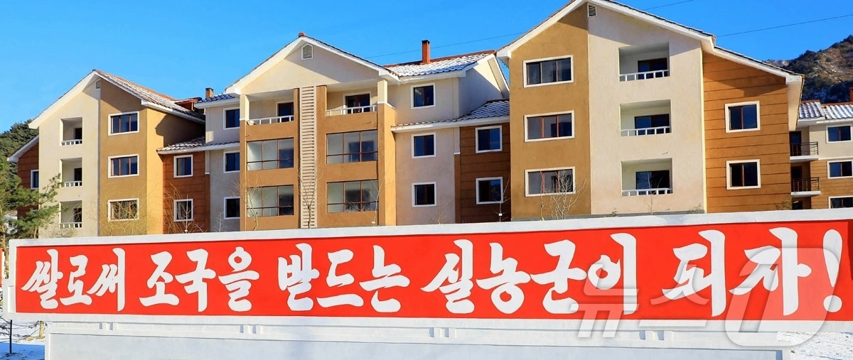 (평양 노동신문=뉴스1) = 북한 노동당 기관지 노동신문은 6일 단천시와 요덕군 등 농촌 일대에서 살림집(주택) 입사모임이 개최됐다고 보도했다. [국내에서만 사용가능. 재배포 금지 …