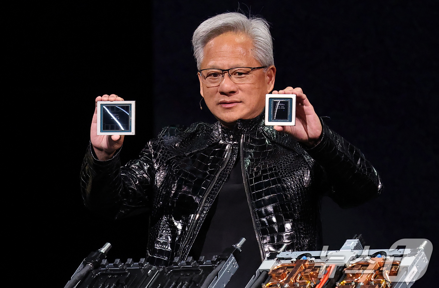 (라스베이거스(미국)=뉴스1) 황기선 기자 = 젠슨 황 엔비디아 최고경영자(CEO)가 5일(현지시간) 미국 네바다주 라스베이거스 퐁텐블루에서 열린 엔비디아 CES 2026 라이브에 …