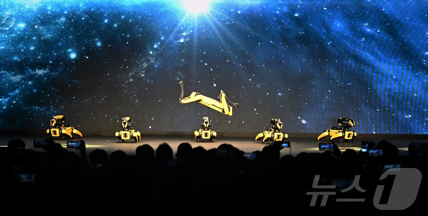 (라스베이거스=뉴스1) 황기선 기자 = 세계 최대 가전·정보기술(IT) 전시회 'CES 2026' 개막을 하루 앞둔 5일(현지시간) 미국 네바다주 라스베이거스 만달레이베이에서 열린 …