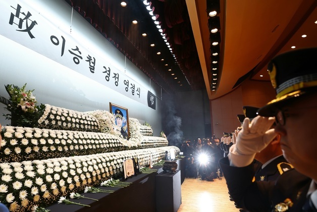 졸음운전 차에 순직한 이승철 경정에 녹조근정훈장 추서