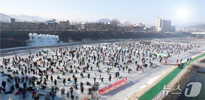 본문 이미지 - 제13회 홍천강 꽁꽁축제 현장.(홍천군 제공, 재판매 및 DB금지)