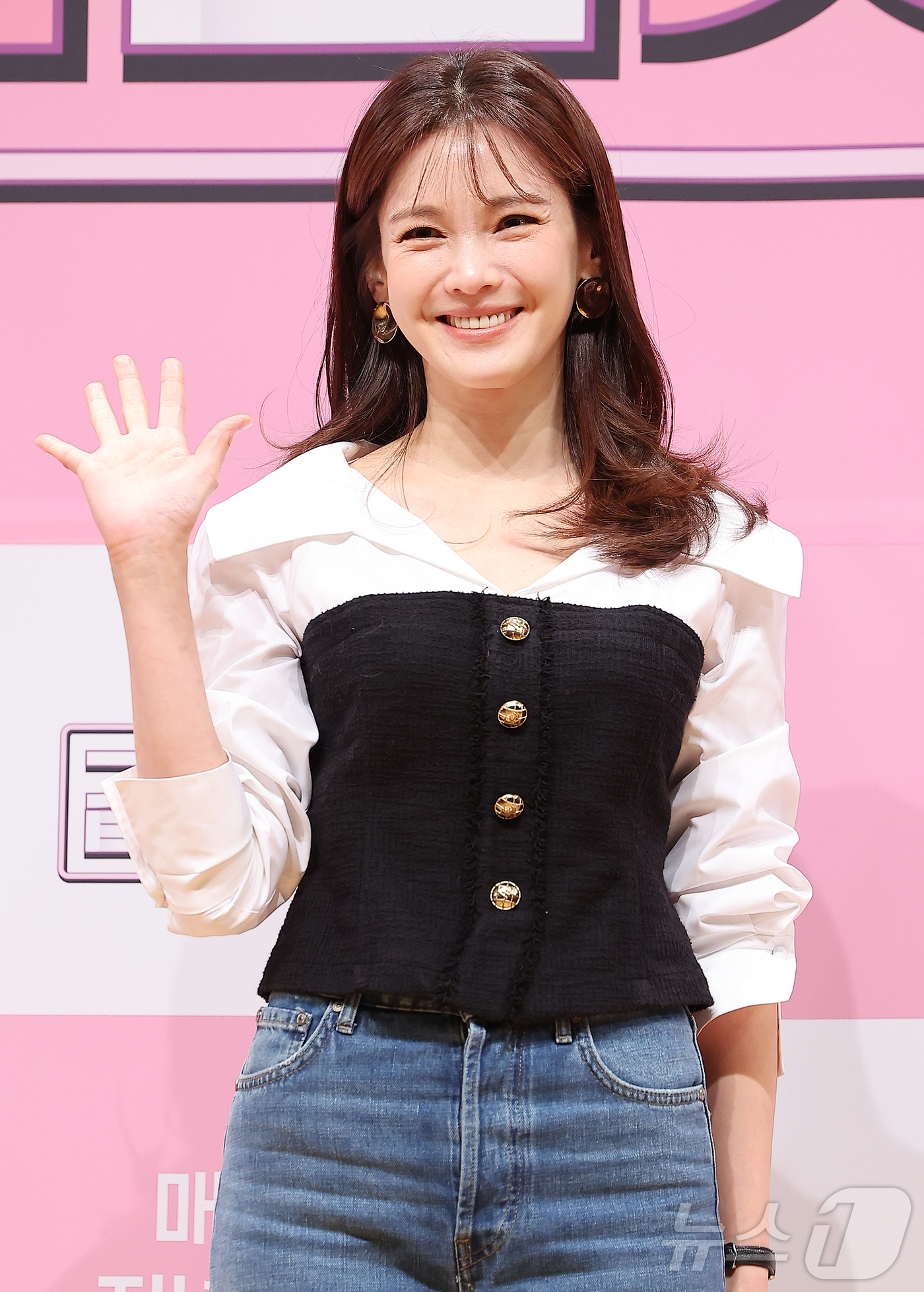 (서울=뉴스1) 김진환 기자 = 방송인 정가은이 6일 오전 서울 영등포구 여의도 KBS 아트홀에서 열린 KBS1TV ‘황신혜의 같이 삽시다’ 제작발표회에 참석해 포즈를 취하고 있다 …